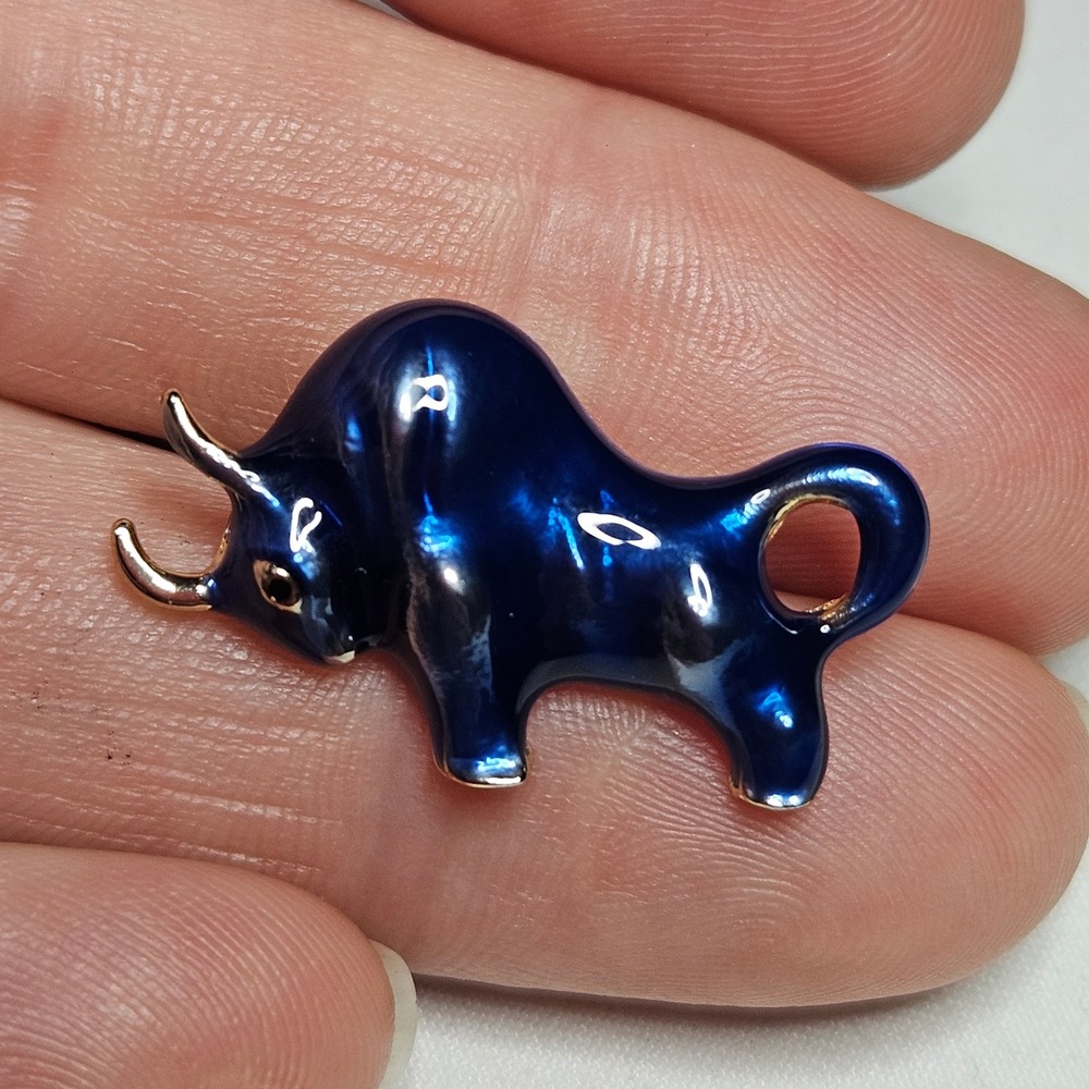 Bull Brooch Pin Womens OS Blue Enamel Gold Tone Taurus Zodiac Animal